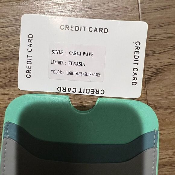 Carla 3 pocket smooth green wallet - Picture 2 of 3